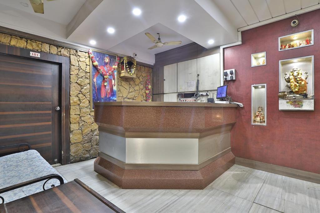 Hotel Dev Palace アーメダバード エクステリア 写真