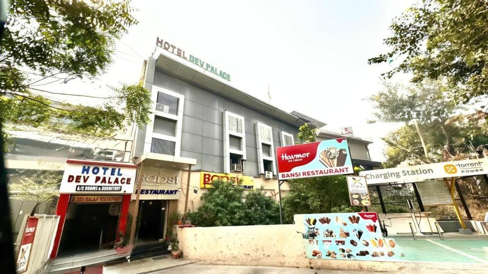 Hotel Dev Palace アーメダバード エクステリア 写真