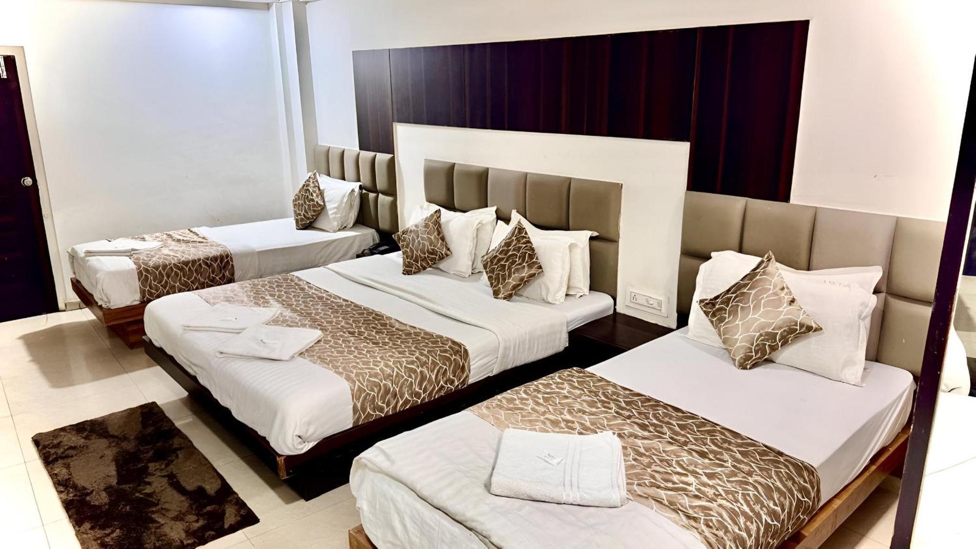 Hotel Dev Palace アーメダバード エクステリア 写真