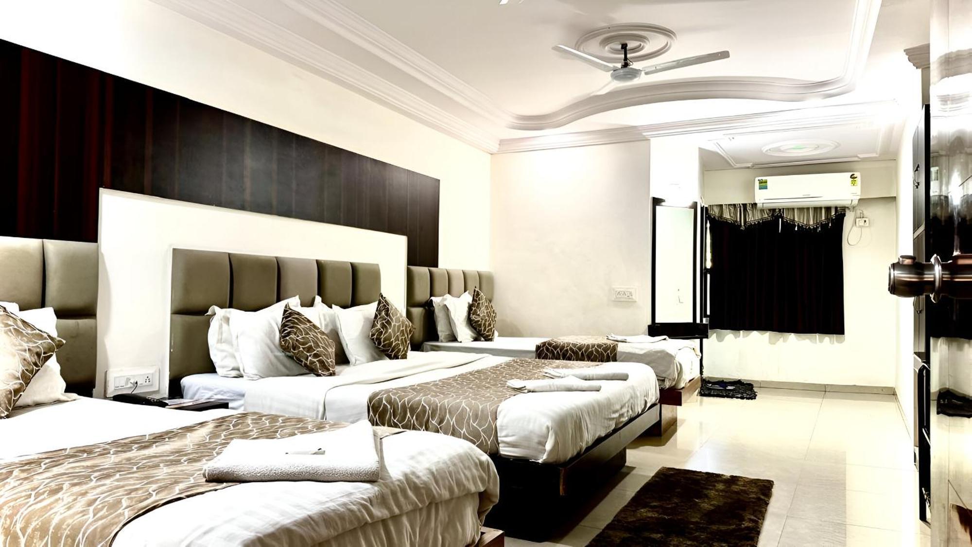 Hotel Dev Palace アーメダバード エクステリア 写真